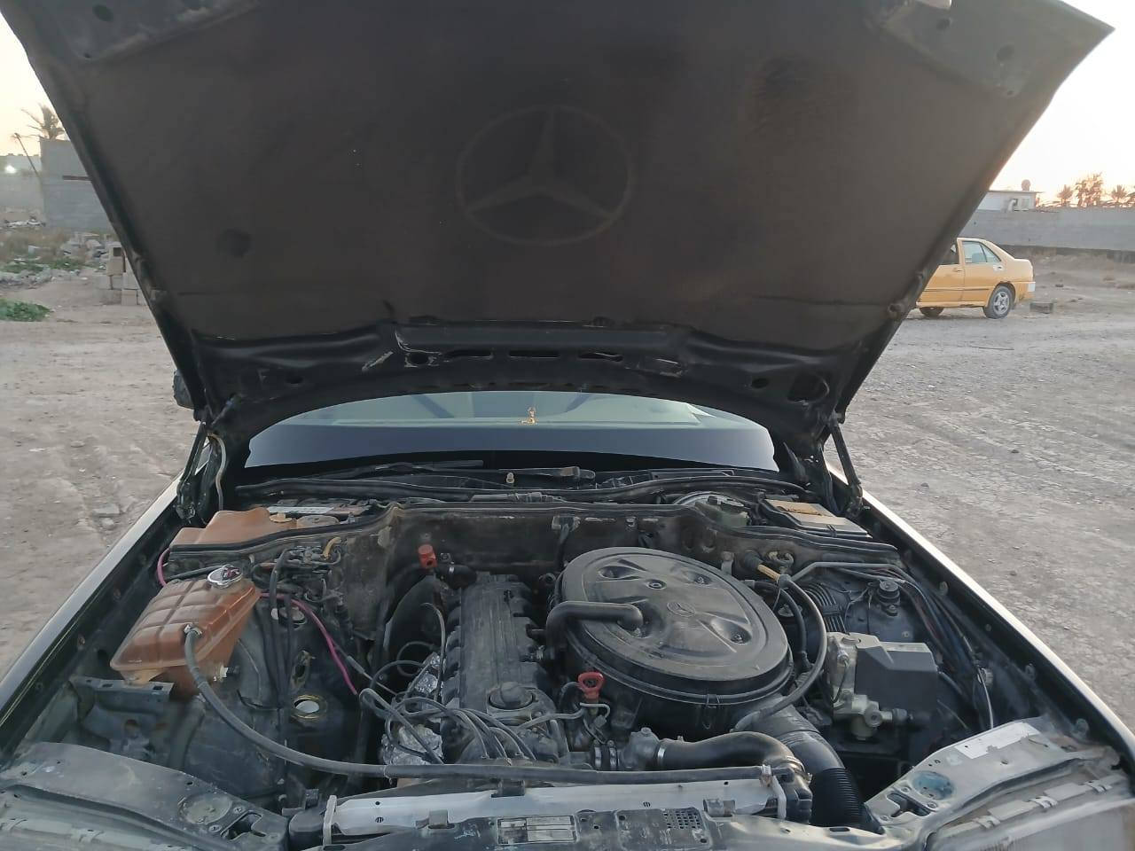 سلام عليكم للبيع مرسيدس رئسي 300 موديل 88 رقم صلاح الدين الماني تحويل مباشر سنويه منافذه لل28 
محرك وكير جدد بلادي 6 سلندر صدر امامي خلفي جديد تخم تاير نضيف كهربايات كله شغاله داخله حلو ونضيف خارجه جديد بلادي مكان سياره بغداد ابوغريب اي استفسار علتصال ***********
‏‪***********‬‏ السعر 58 وبيه مجال مراوس حسب لقناعة
