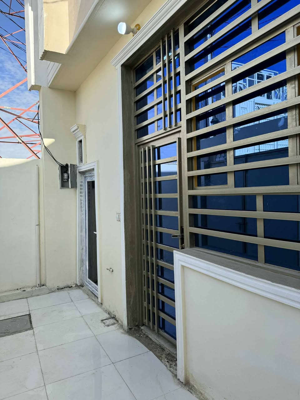 يالله يعلن #مكتب_سماء_النجف_للعقار

بيت للبيع طابو زراعي سند 25 في النجف –

مقابيل  السايدين مال العسكري  🏡
الاتصال *********** واتساب 

📏 المساحة: 150  متر  مربعه 
💰 السعر:💲 73  مليون (قابل للتفاوض)

🏗️ البناء: طابوك نهروان🧱

🏠 الأساس والسقف: صب  كونكريت

✅عنوان البيت شارع الصب عامود 250 تبعد عن الشارع 100م خلف البانزين خانه

مواصفات البيت: 
✅ غرفه نوم 🛏️2
✅ صالة 🛋️
✅ مطبخ 🍽️
✅ صحيات 🚿
✅استقبال 
عنوان المكتب عامود 282ابشارع المطحنه مكتب #سماء_النجف 
الاستفسار ***********👌
