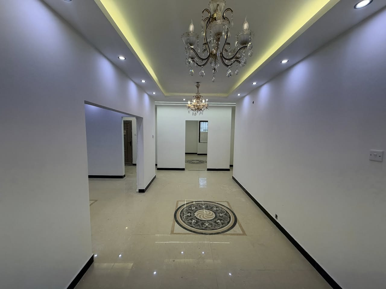 فرصة مميزة للأستثمار او السكن السعر 165
شقة موقع مميز يم السوق الاول وقرب الشارع العام مساحه 114 متر ارضي ركن ساحه 503
الشقة محدثة فول بيها اضافات غرفة ثالثة وجاهزة

#ملاحظة/ الشقة مطلوبه لعقارات الدوله 57 مليون فقط
التسديد قسط سنوي بالسنه 2500000 مليونين وخمسمية يعني 200 الف بالشهر يطلع
وكل القانونيات وصاحب السند موجود 
للأتصال ***********
