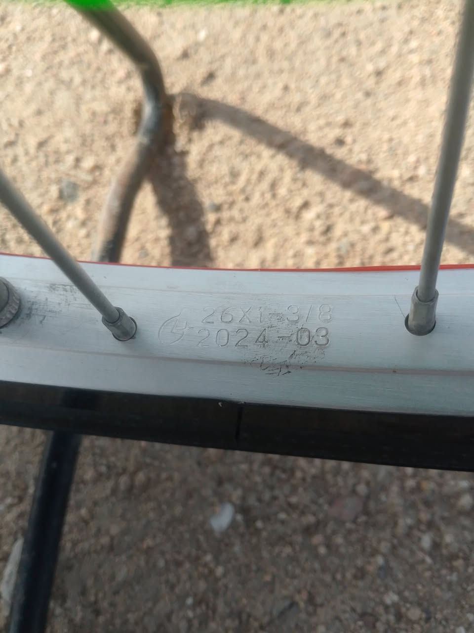 سلام عليكم بيسكل لبيع حجم 26شركه نضيف سعر 160وبيه مجال مكان الزبير ***********
