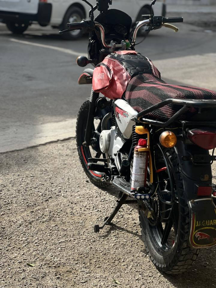 السلام عليكم دراجه بوكسر موديل 22 نازله بال 23 الدراجه نضيفه كله بلادي مكينه مجفته بشركه كهربائيات شغاله كله ما بيه نقص سلف هندر شغال تجي تفحص وتنكر سلف وتطلع كبل تشتغل بيه الدراجه خير من الله 
المكان بغداد حي اور اوراق كامله اصليه 
للاستفسار على هذه الرقم 
***********
