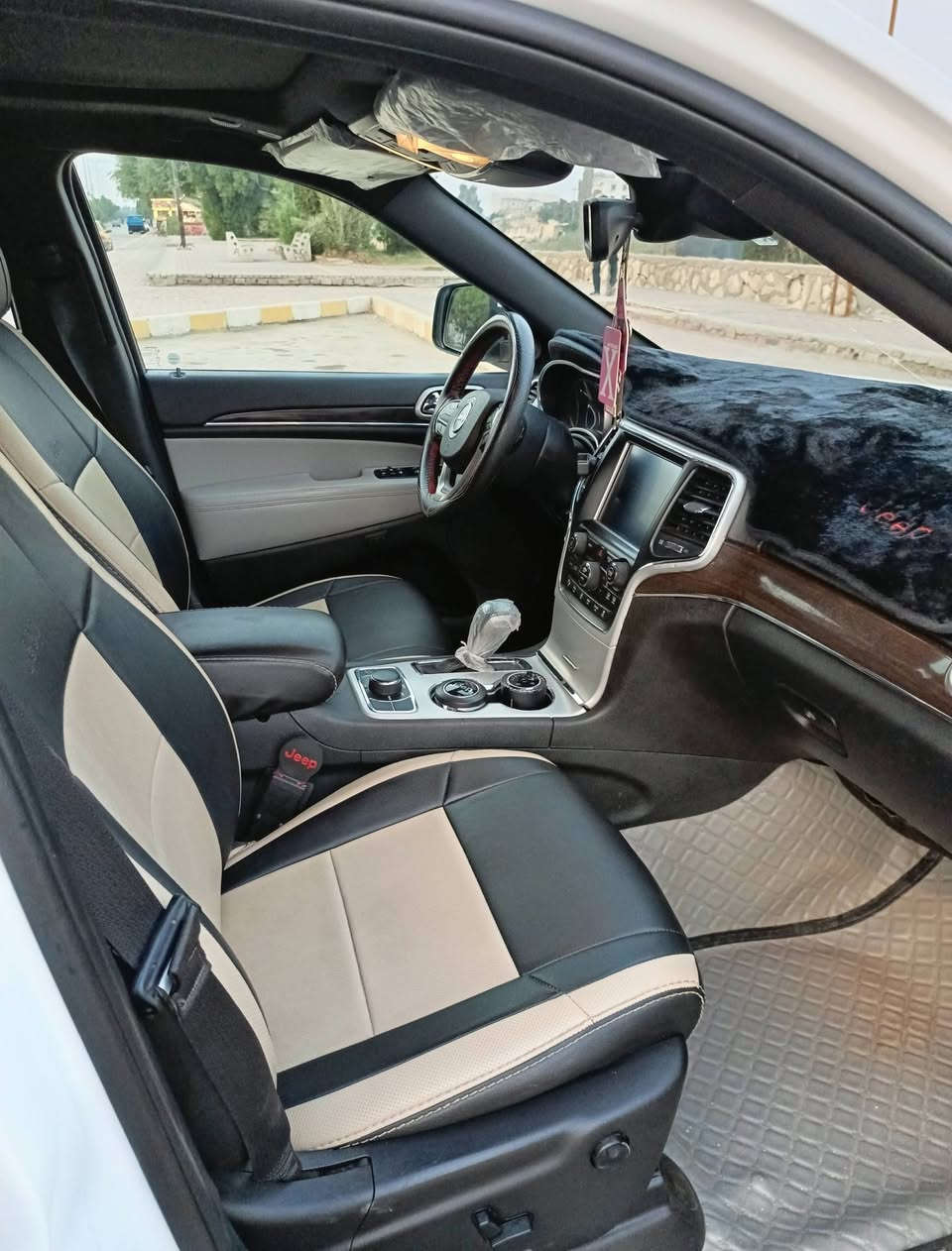 سلام عليكم جيب شيروكي2018 فول موصفات رادرات اماميه  خلفيه 4×4 محرك 8سلندر هيمي تحكمات كشنات تدفئه كشنات اماميه خلفيه 3شاشات مكان ميسان عماره سعر 230 *********** استفسار واتساب
