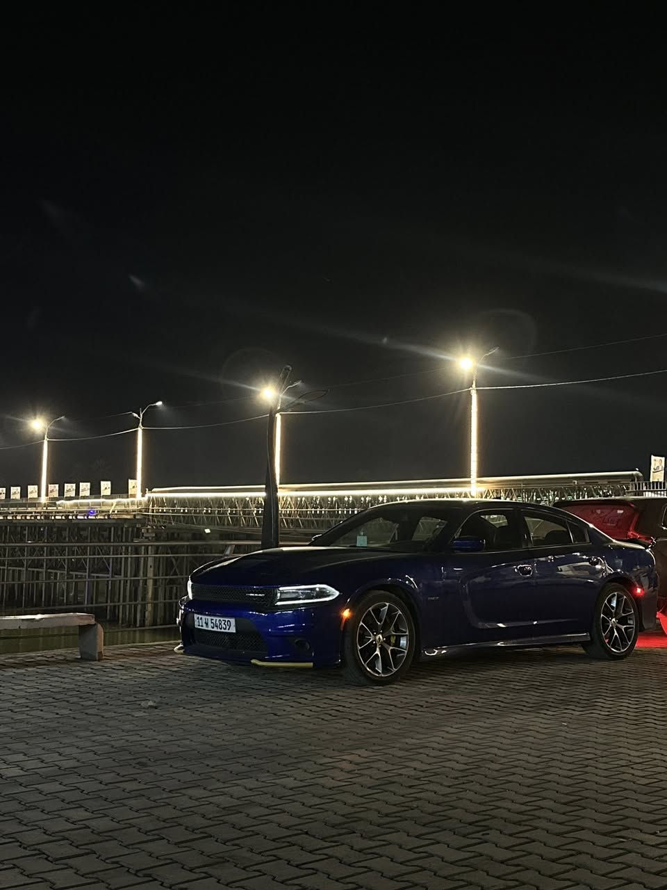 جارجر RT 2019
السلام عليكم 
Dodge Charger RT 2019 Super track pack 
المحرك : 8 سلندر 5700cc HEMI  
نظام الدفع : RWD دفع خلفي 
المسافة المقطوعة : 34000 mi
اللون : ازرق مميز + السقف اسود من الوكالة ( Tow color ) 
المواصفات : 
بصمة تشغيل و ابواب و صندوق 
فتحة سقف 
كشنات حضن جلد + كنتارا رياضية
تدفئة و تبريد بالكشنات الامامية و تدفئة فقط بالخلفية 
الكشنات الامامية تحكم كهرباء 
خزن ميموري لكشن السائق 
الستيرن تحكم كهرباء 
تدفئة بالستيرن 
كاميرا و حساسات خلفية 
سستم سماعات فاخر من ALPINE 
مري قلابة عند الرجوع 
شفتات ستيرن 
شاشة كبيرة تدعم APPLE CAR PLAY 
المرايا الجانبية بخاصية التسخين ( هيتر ) 
رادار جانبي + نقطة عمياء 
ويل قياس 20 انش الاصلي مال RT 
تشغيل عن بعد 
نظام تعتيم للمرايا الوسط + المري الجانبية 

السيارة رقم بغداد بأسمي تحويل ثاني يوم 
السيارة مكفولة من ناحية المحرك و الگير 
السيارة بحالة الوكالة بدون اضافات او برمجة 
الدهن كله اصلي و بانزين كله محسن 

حادث السيارة خلفي بدون ايرباك بدون دواخل 
السعر : 25،300$ 

للاستفسار الاتصال على الرقم ***********
