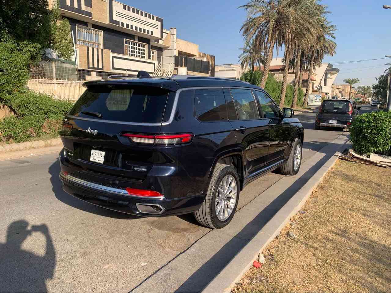 ### جيب سومت ٢٠٢٣###
عداد المسافة: ١٩٥٠٠ مايل
الموديل : جيب كراند شيروكي 
الفئة:سومت
اللون :حبري
سنة الصنع:٢٠٢٣
عدد الركاب :٧
الضرر: باب السائق +باب خلف السائق (تبديل بنفس اللون) بدووووون صبغ 
الايرباك :بردة جهة السائق (تبديل بقطة بلادية مو تجاري ولا مقاومة) 
الموصفات
١- مكينة ٦ سلندر ٣٦٠٠
٢- جكات (تتحكم بمستوى ارتفاع السيارة)
٣- وضعيات قيادة(سبور+نرومال+اوف رود)
٤- هيد اب دسبلي (عرض الكيجات ع جامت السيارة)
٥- ويل ٢٠
٦- المقاعد الامامية(تدفئة تبريد+مساج)
٧- المقاعد الخلفية (مفصولة+تدفئة)
٦- جميع المقاعد كهربائية 
٧- كاميرات٣٦٠ درجة+ كامير خلفية مساعد +كاميرا داخل السيارة لمشاهدة المقاعد الخلفية
٨- حساسات امامية وخلفية.
٩- نايت فيشن(للقيادة الليلية)
١٠- رادار امامي.
١١-نقطة عمياء
١٢-تحديد مسار
١٣-انارة داخلية اللوان
١٤-شعار يومت مضيئ 
١٥- ٣ شاشات
١٦-ابل كار بلي +اندويد اوتو (واير ليس)
١٧-شاحن واي ليس
١٨-ميموري كشن السائق والامامي
١٩- بردات خلفية بلادية
٢٠- لايت امامي زينون
٢١ صندوق كهرباء+حساس قدم يفتح ويسد
جميع ملحقات السيارة موجودة الارضيات الكتلوكات الجك وملحقاته 
السيارة تترقم بغداد وجميع المحافظات عدا كوردستان
اخوكم مهندس همام
*********** بغداد, العراق
