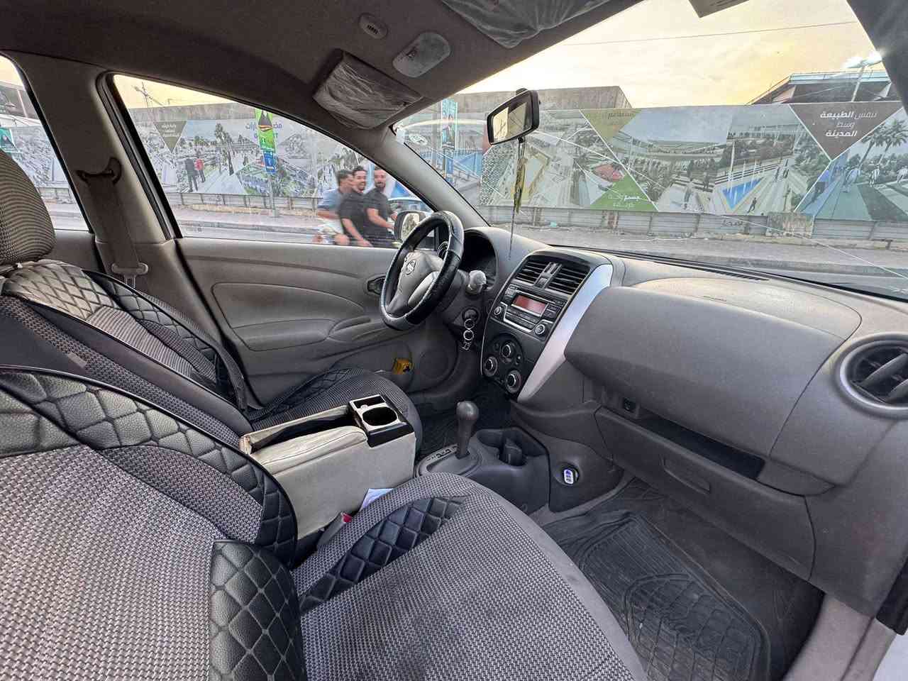 السلام عليكم نيسان سني هندي موديل 2020 خليجي بسم شركة ماشيه 140 مكينة كير علئ الشركة المواصفات واضحة بالصوره السياره جاهزه وبيه طخطخات بسيطه السعر 105 وبيه مجال بسيط مكاني كربلاء رقم الهاتف ***********
