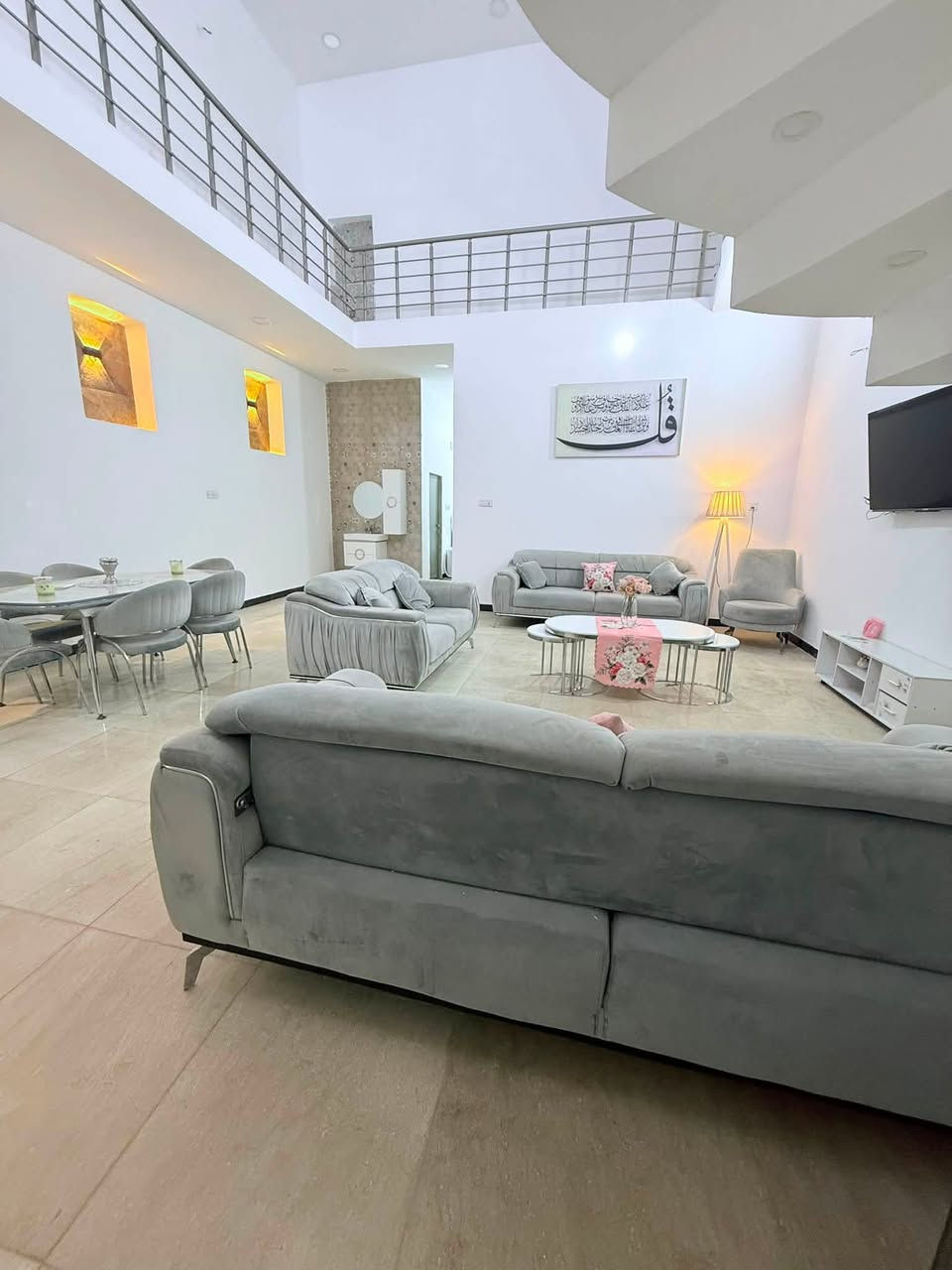 بيع مستعجل ✅ ✅
بيت للبيع السعر جدا مناسب✅

📍 الموقع: منطقة الموظفين /نهاية شارع 30 /على اليسار 

📐 المساحة: 175 متر مربع 

✨ مواصفات الطابق الأول:

🔹 استقبال

🔹 مطبخ

🔹 صالة مفتوحة واسعة للعائلة 

🔹 غرفة نوم

🔹 حمام داخلي

🔹 حمام خارجي

✨ مواصفات الطابق الثاني:

🔹 غرفتين نوم

🔹 غرفة سويت

📞 للاستفسار والتفاصيل:

واتساب أو اتصال:***********
