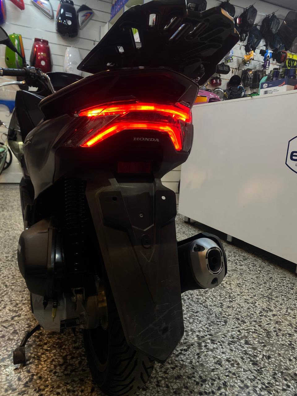 السلام عليكم شباب بي سي اكس الجيل الرابع ياباني اصل السعر٣٠ وبيها مجال بسيط دراجه كفاله عامه من الزلغ ماشيه ٢٥ الف دراجه اشكد مااكول جديده قليل بحقها  مكاني بغداد شراي خاص او واتساب  ويدلل *********** بس واتساب
