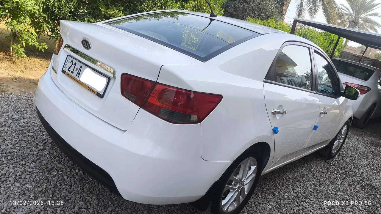 السلام عليكم 
كيا سيراتو موديل 2011 خليجي مكفوله من ضربه وتبديل بيه صبغ بالدوسة فقط مثل ما موضح بالصور داخل ماروني كاعية مفروشة جلد تحكم ستيرن شاير بالمري مري كهربائي مكينه 1600مكينه وكير مكفولات حداديه جديده تخم تاير جديد تبريد شغال ثلج رقم سليمانية تحويل مباشر السياره جديده وجاهزه وأي نقص مابيها مكان سياره ديالى دلي عباس ***********
