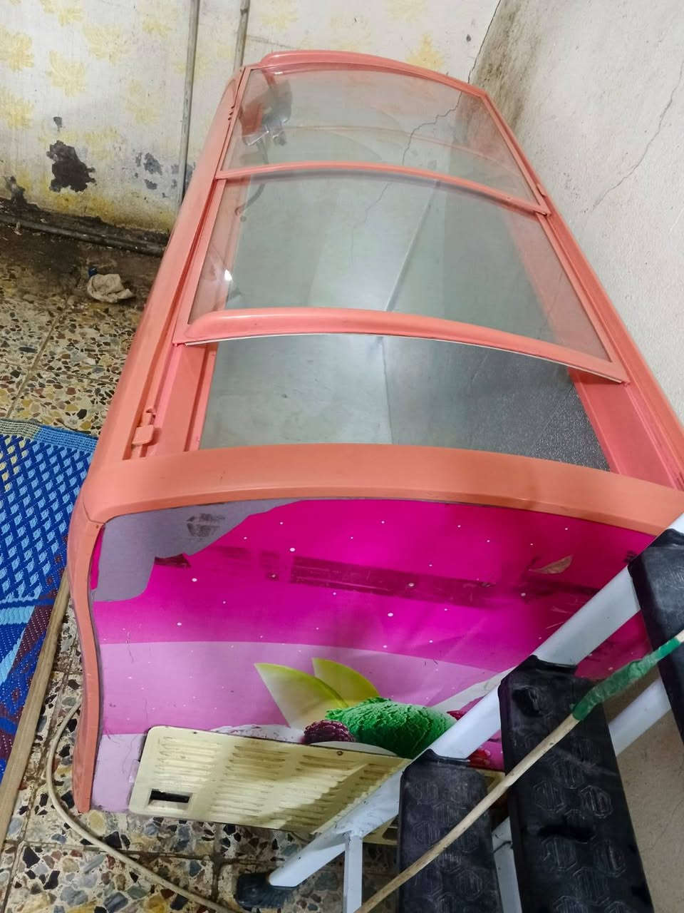 عارضة انكور تركي + مجمدة تركي عرض مترين العنوان بغداد الشرطه الخامسة هاتف ***********
