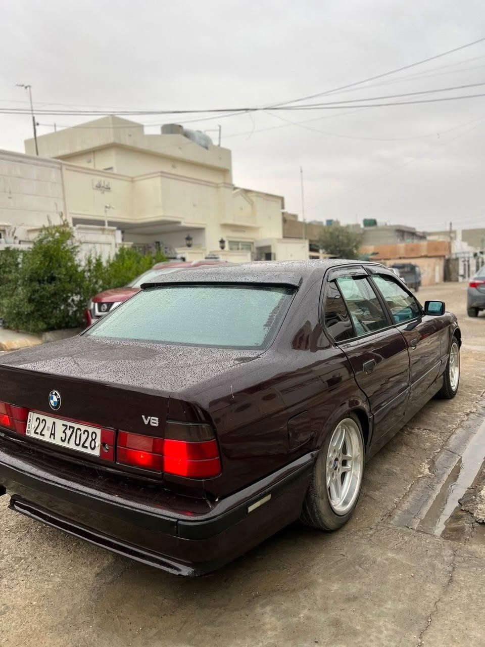 BMW//E34//1991//528iگيرعادى 
گيرومه كينه و اكسلى به شه رت
فول فولى گيرعاديه سلايده 
سه نه وى و هه زه ى نويه به ناوى خومانه 
جوارتايه و ويل نوى له ژيره 
سه ياره كه له قوه تى خويى بيزاره 
*********** أربيل, العراق
