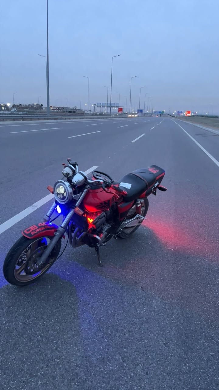 للبيع بطحCb400
***********
