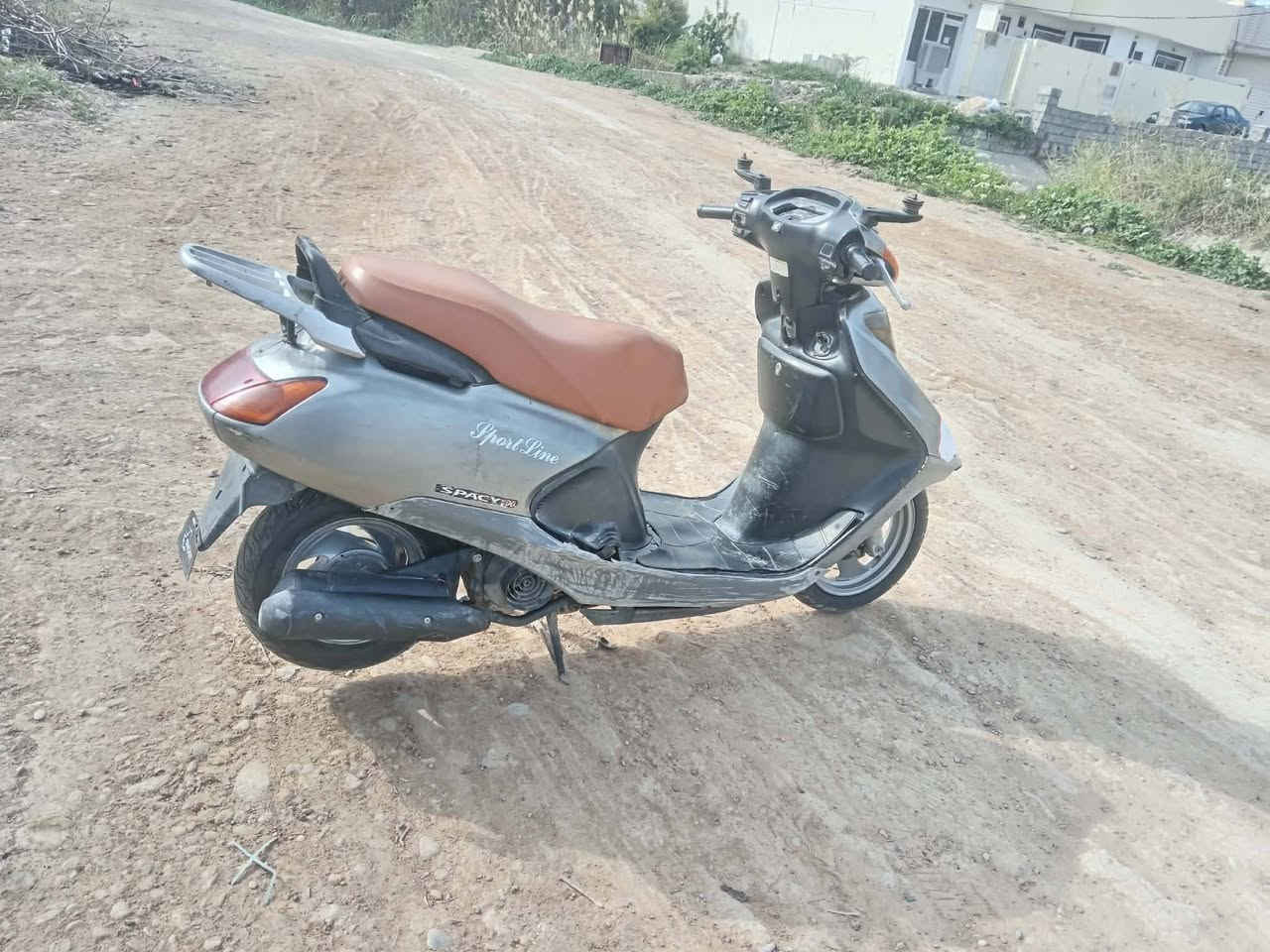 سلام عليكم دراجه سبيسي ياباني البيع محرك ناعم حلو شلعه حلوه تخم تاير جديد شغاله سلف هندر مكاني بعقوبة التحرير سعر 275 //***********
