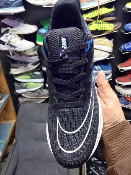 قطعه نايك زوم تخبل خفيفه كلش راقيه لون راقي حديث
القياس..45
طول القدم..28سم
المنشأ..ڤيتنامي
السعر ..فقط 35الف فقط 35الف
توجد خدمة توصيل كل المحافظات 
للحجز راسلنا واتس اب وماسنجر عله الرقم ***********ابو حيدر
