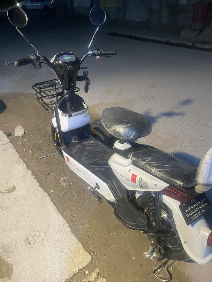 السلام عليكم دراجه شن حجم 14الدراجه كلش نضيفه  بصمه وسويج الدراجه ما شاء الله كلش سريعه  السعر 225وبيهه مجال بغداد الامين الثانيه ***********
