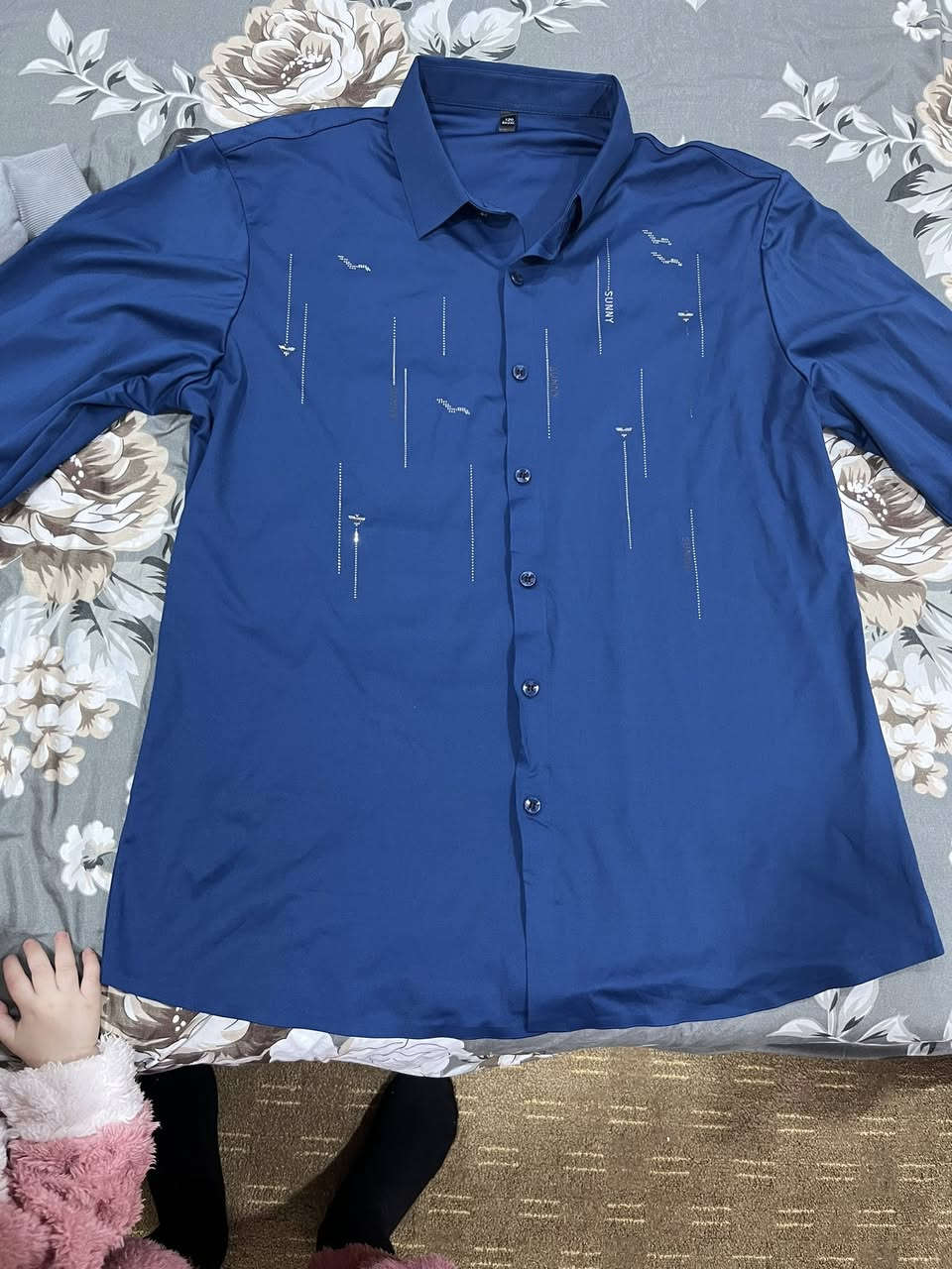 كابوي ولادي جديد بالعلامة غير ملبوس 
وقميص ايضاً يجنن قماش رجالي غير ملبوس 
وروب ينراد كوي فقط نوعيه ثقيله من خلف بينوا نقشه ومن اردان فقط يحتاج كوي


**إذا كنت صاحب هذا الإعلان وتريد حذفه لأي سبب، رجاءا أرسل رسالة إلى الدعم الفني**