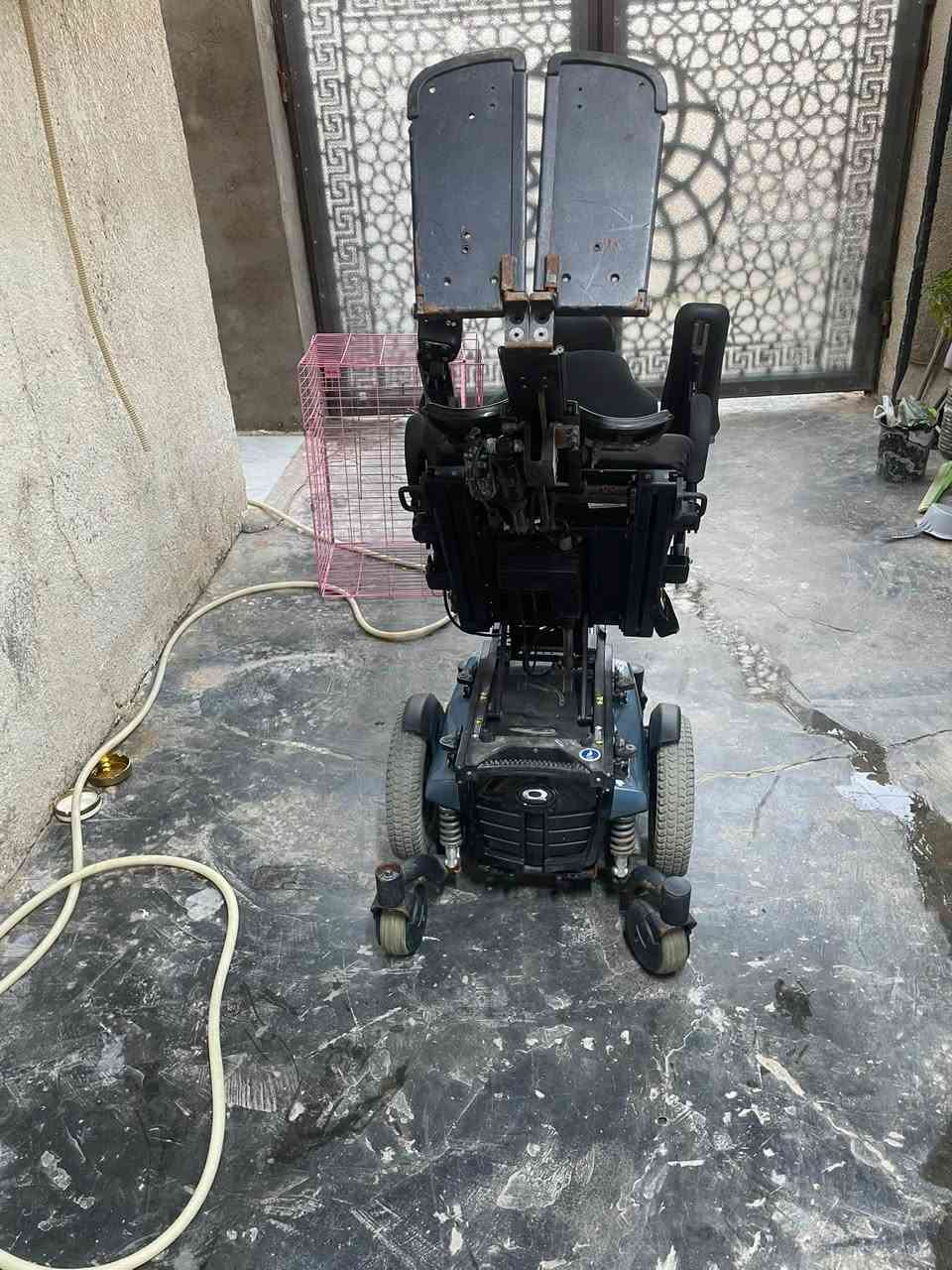 للبيع كرسي متحرك جاهز نقصه شاحنه شغال 100‎%‎ بي ميزه ترفع الرجل وينام ليوره سعر 750 الف مكاني بغداد رقم تواصل ***********
