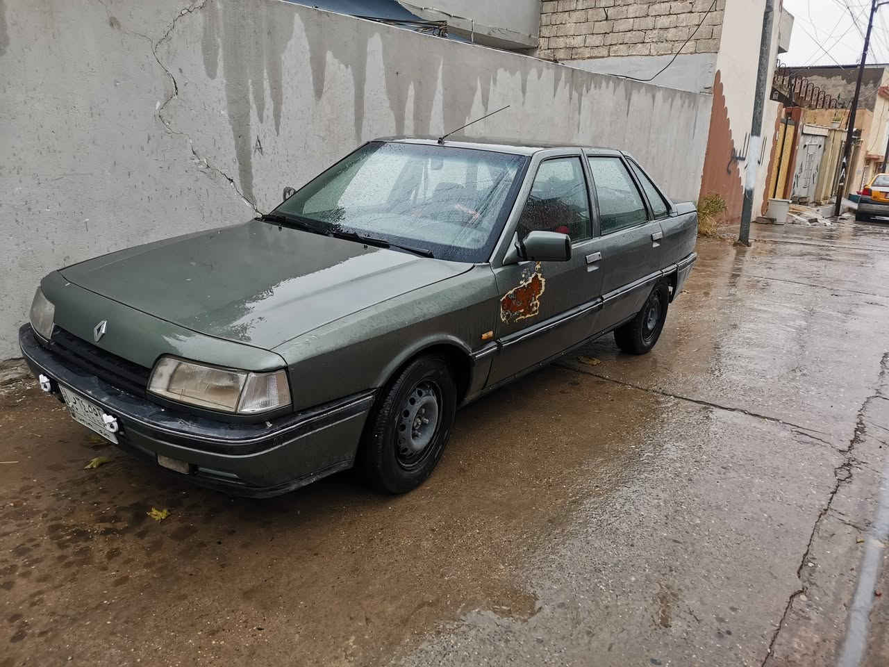 السلام عليكم رينو٢١ رقم الماني سنويه عضم لل ٢٩ تنتهي محرك ١٩ محرك كير زين قطارة بل بانزين طخم نص عمر سياره جاهزه تائرات نص عمر شرط التحويل فقط السعر 17 وبيها مجال  *********** /***********
