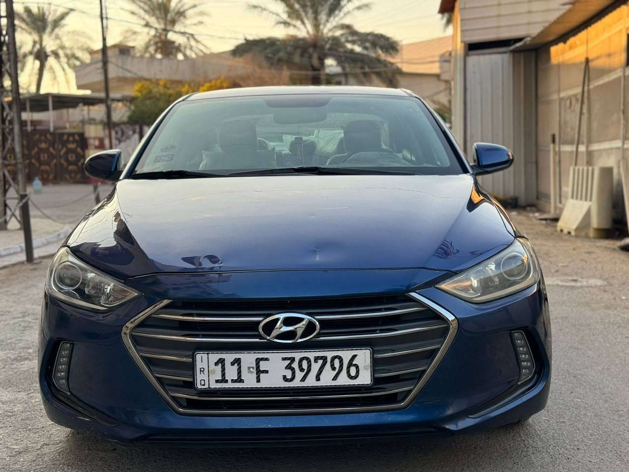 السلام وعليكم النترا موديل ٢٠١٨ وارد امريكي حادثه بنيد فقط والسياره كلش حلوه بلواقع احله من الصور
رقم بغداد باسمي 
السياره بدون لغد وشواصي
مكينه 2000 دوش +حساسات اماميه+خلفيه+تحكم ستيرن + رادر جانبي+شاشه كبيره+كامير خلفيه دواره + ثلاث وضعيات قياده +داخل رصاصي+مدوشمه ارضيه وكشنات وصندوق+ماشيه 72الف حقيقي 
السعر ١٢٦ وبيه مجال 
بغداد الكراده قبل جسر المعلق 
***********
