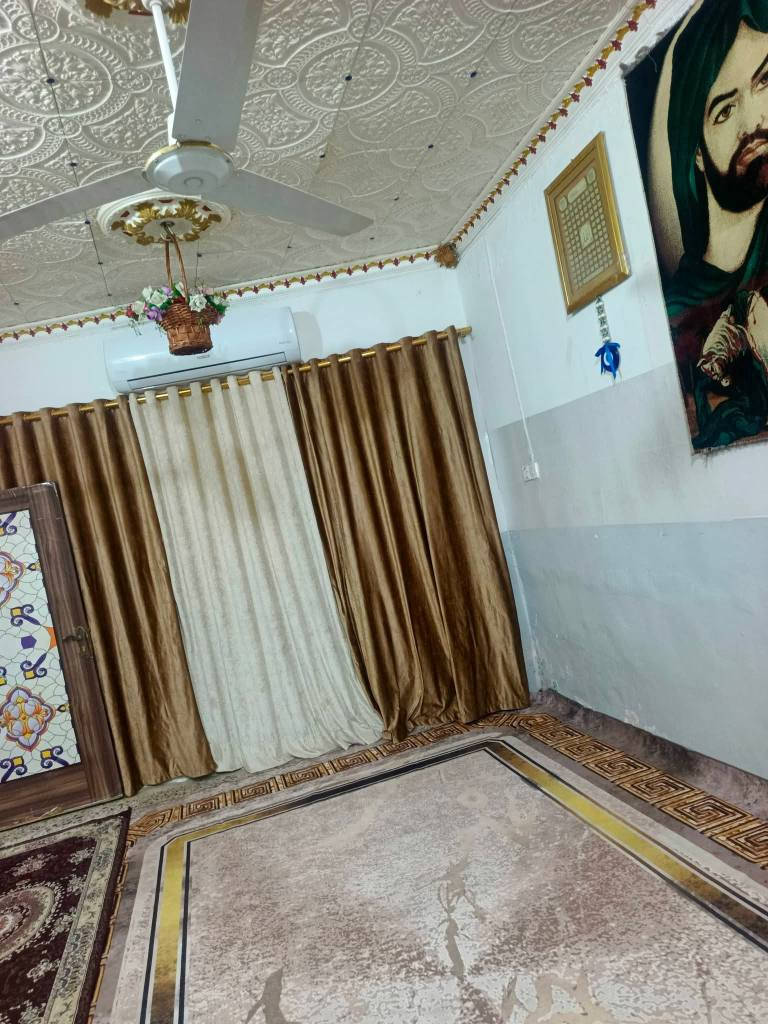 ياالله
سلام عليكم 
البيت البيع طابو صرف
مساحه ((120)) متر ركن 
الماجديه بين شارعين يعني فرع السوك
يحتوي على استقبال وصاله ومطبخ وصحيات
وغرفتين نوم
طابق ثاني غرفتين نوم وصاله 
استفسار اتصل🗣📲📞
((***********)) ((***********)) 
اخوكم أبو عراق... عمارة, ميسان
