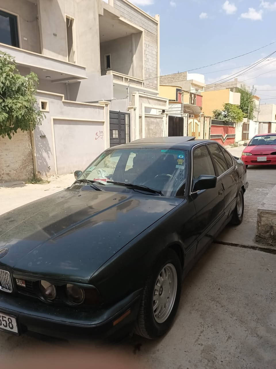 السلام عليكم سيارة BMW 520 موديل 88 محرك كبس  مصبوغة عام رقم دولي نينوى باسمي انا الشرعي كابون بانزين بيها ورقي بعد مامحول عالالكتروني بدون تبريد فول عادي السيارة طخم امامي مستحق تعمير الخلفي نضيف تايرات نص عمر محرك اسم تبخير بدون تنقيص ولا صرف من تبديله التبديله باتري جديد سيارة كدام العين سعر 40 وبيها مجال للطيبين مكلف بالنشر رقم صاحب السيارة *********** بي واتساب
