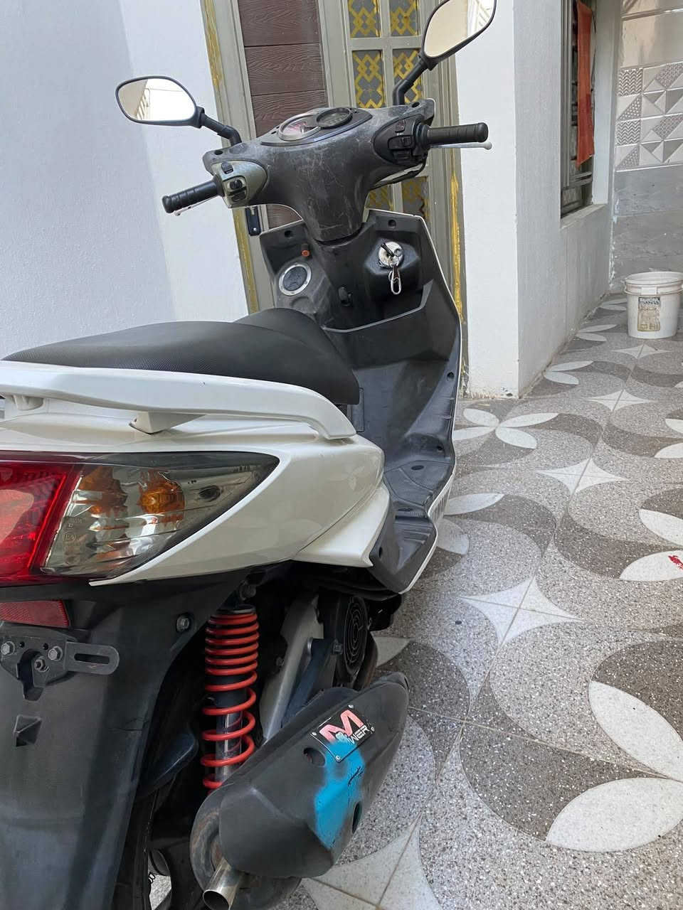 دراجة سكنس فحل كابريتر منزله رمبه صار ست اشهر دراجه مكفوله برغي ما مفتوح بيه الله يشهد نظيفة وما متعبه ما اطلع بيه قليل سعرها مليون وبيه مجال *********** 
مكانه بغداد المدائن
