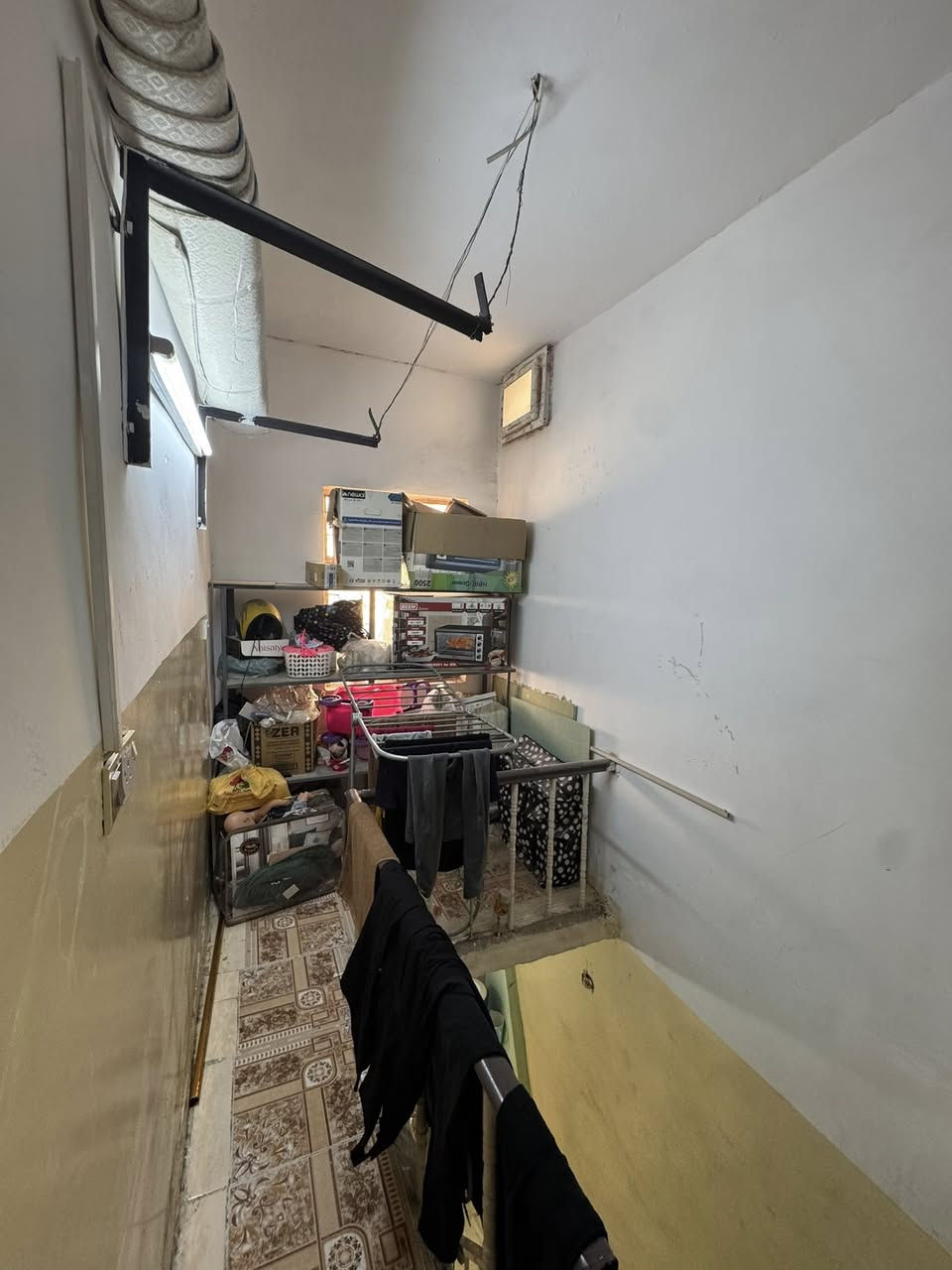 دار للبيع 100م واجهة 4متر طابقين الاول استقبال مطبخ صحيات غرفه نوم طابق ثاني غرفتين نوم صحيات العنوان حي النصر خلف صيدلية مروج للإستفسار *********** سعر 75مليون
