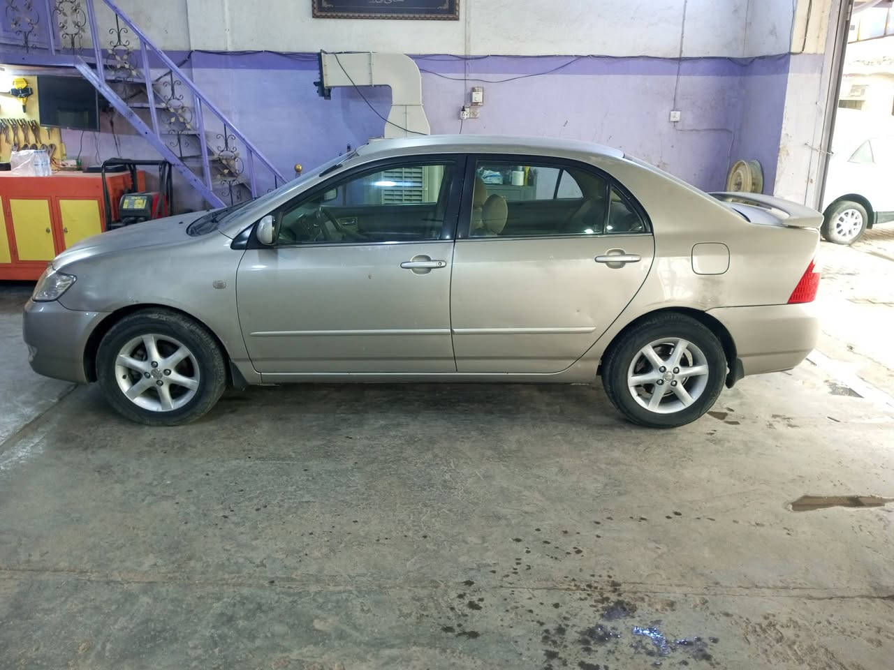 السلام عليكم 
كورلا بيكاتشو موديل 2007 
محرك 1800 رقم بغداد انكليزي
بأسمي تبريد ثلج وتدفئة كلة شغال
 بيهة صبغ باب خلفي وداير جاملغ
السيارة جاردة مكاني واسط السعر 92 وبيهة مجال
الرقم *********** .....
