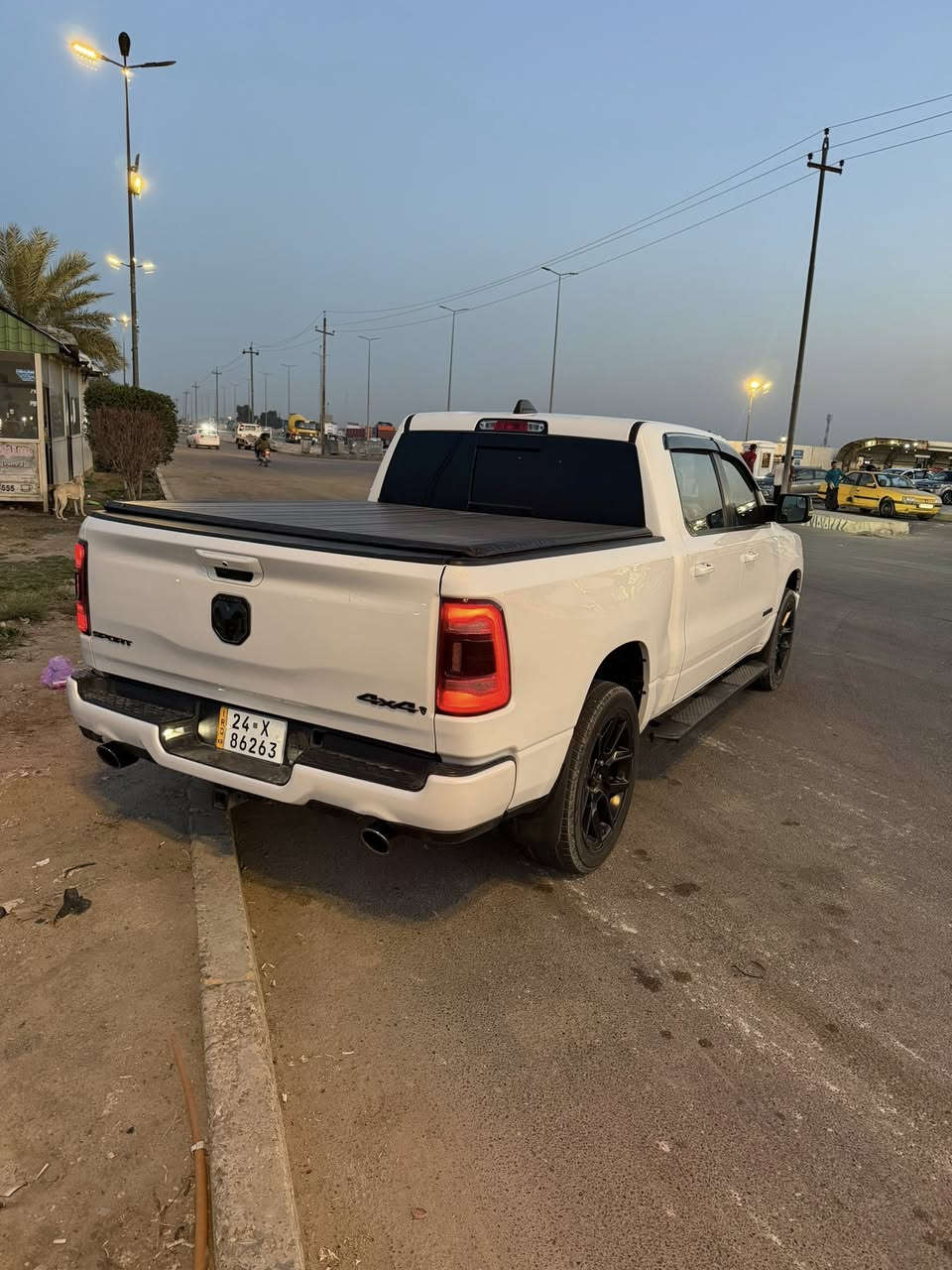 دوج رام 2022 كلين رقم دهوك فول سبورت بنوراما محرك 5.7 لون ابيض مكفوله من الشخط كلين ماشية 53 الف ميل 

الموقع بغداد 

‏السعر على الخاص ￼ 

اي استفسار الاتصال ***********
