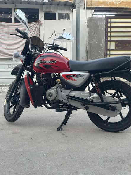 السلام عليكم شباب بوكسر 23 حمره مرقمه وسنويه دراجه نضيفه شوفه عينيك مكاني الحسينيه للاستفسار ***********
