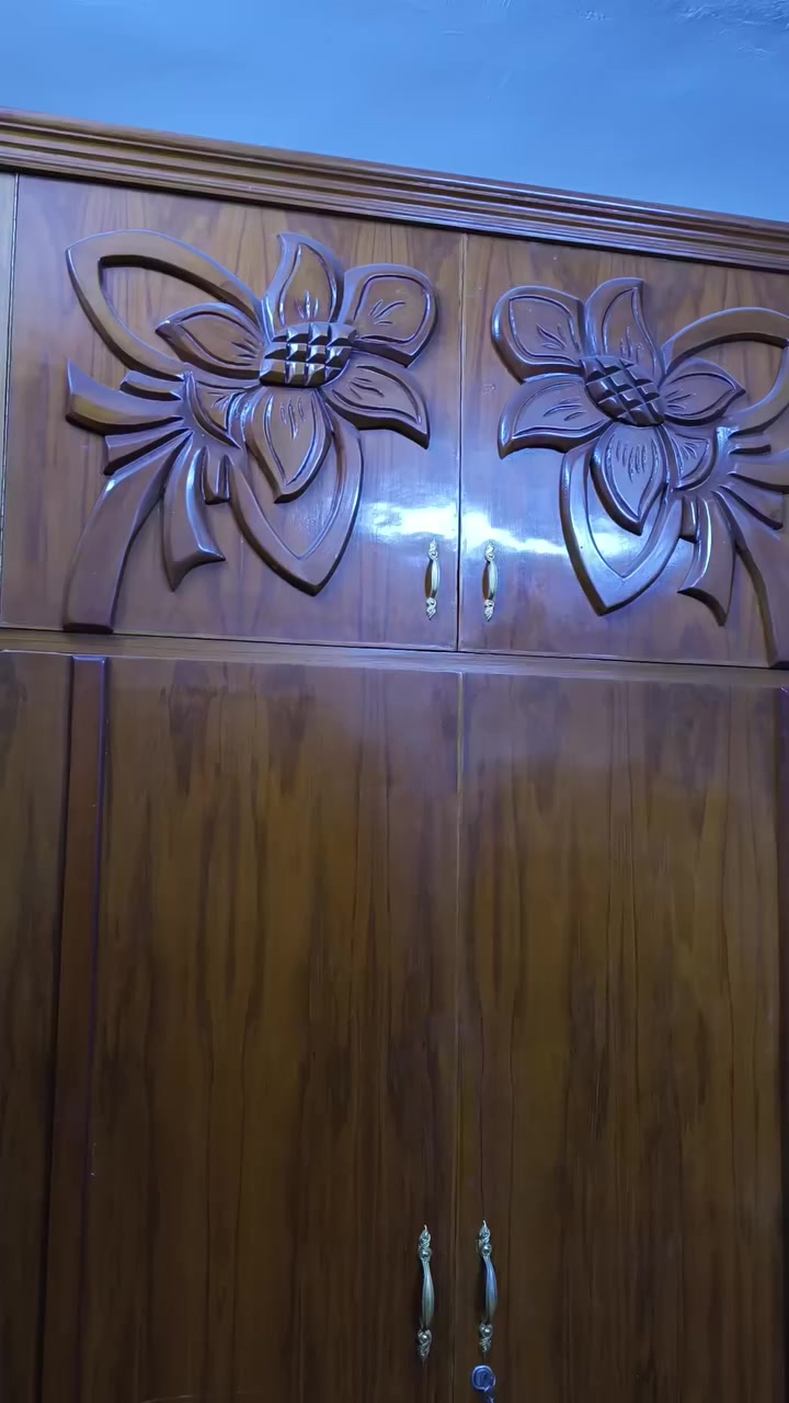 غرفة نوم صاج عراقي اصلي بحالة ممتازة ستة ابواب مع ملحق وطخم قنفات بحالة ممتازة.. راسلني واتساب لمعرفة السعر و ان شاء الله  السعر بيه مجال... مكاني حي التجار الشعب شارع الاسواق المركزية قرب هايبر ماركت الشعب رقمي بيه واتساب 
***********
بيع لغرض السفر 🏠🚘✈🚢🗼🌉
