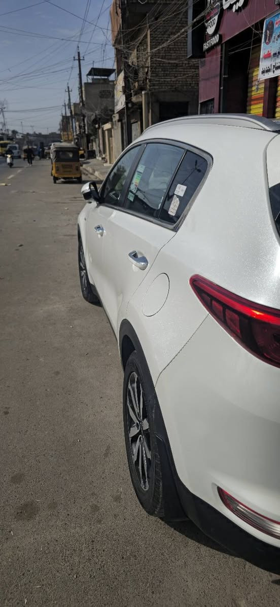 سلام عليكم كيا سبورتج ٢٠١٧ بأسمي تحويل ثاني يوم محرك ٢٤٠٠ حادثها بسيط وهي واقفة فول مواصفات بانوراما كرسي كهرباء مري شفط تخم تاير جديد سعرها ١٦٠ ورقة وبيها مجال مكاني حي اور *********** صور الحادث مرفقة بالمنشور
