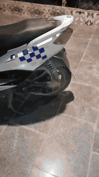 دراجه سكنس صارله 6اشهر طالعه من الحاويه كله شغال مامفتوح بيه برغي فول نضافه مثل ماموضه بل فيديو مكينه ناعمه السعر المطلوب 850وبيه مجال حك الجيه العنوان البصرة قضاء المدينه الهوير ***********
