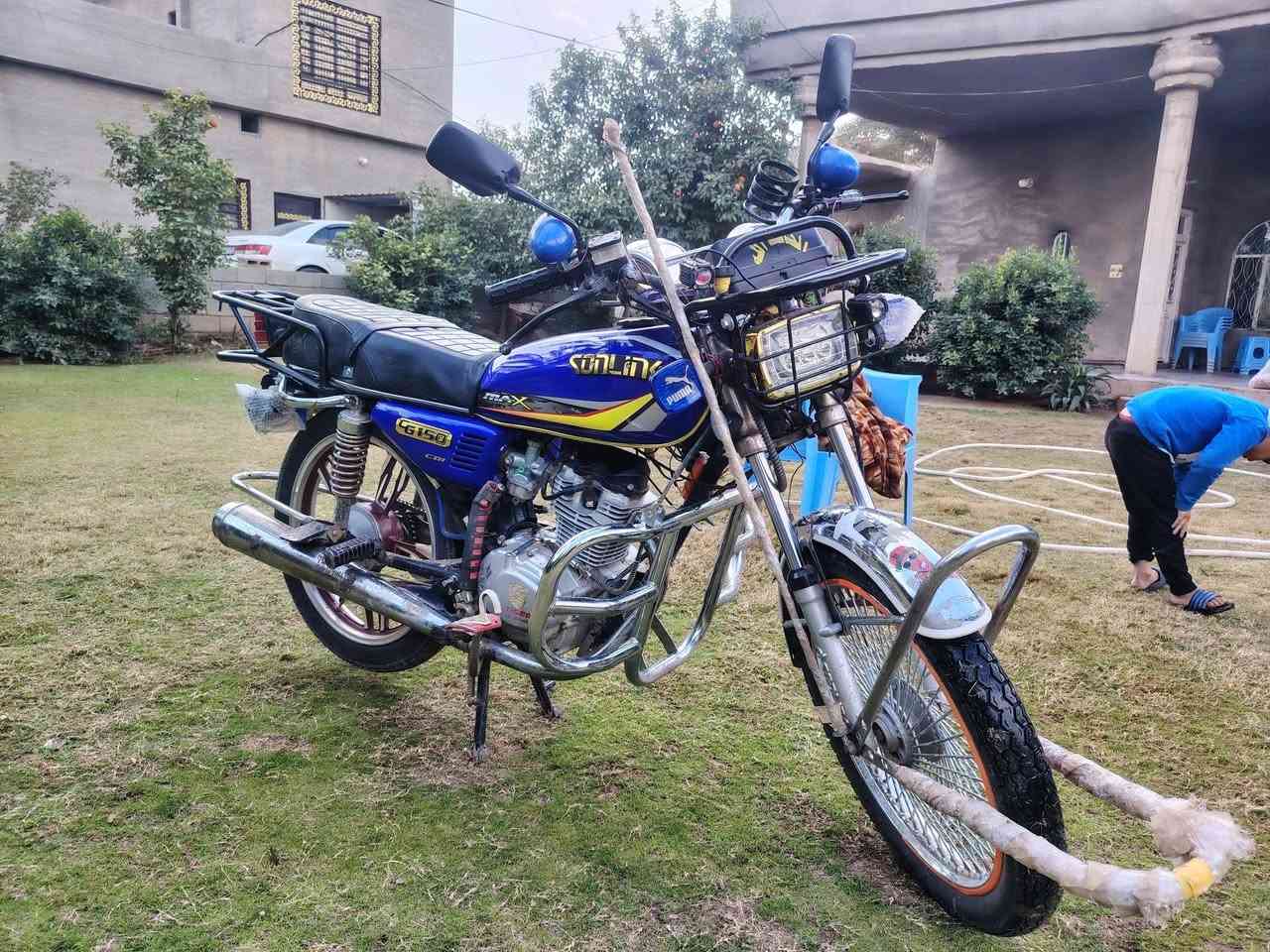 سلام عليكم ماطور تايكر موديل 2022مكينه بلادي ما مفتوحه غراض كلهن جدد تانكي جديد سيبايه جديد درع امامي جديد كامل عله اخر حبايه تجي اتشغل وتروح السعر خاص او اتصال عله رقم ***********
