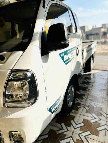 كيا بنكو ٢٠٢٣ رقم بابل
بسم الشركة تحويل مباشر سنوية جديدة 
تخم تاير، حدادية فول، كفالة عامة محرك وكير، فول مواصفات شاشة كامرة، شباك نيكل، حساسات، اشاير مري، تحكمات ستيرن.

السيارة ماشية ٦٩ الف مثل ما موضح بالصورة

سعرها ١٥٨ بيها مجال حگ الجية

مكانها الحلة مركز المدينة 

السيارة مكفولة كفالة عامة
***********
