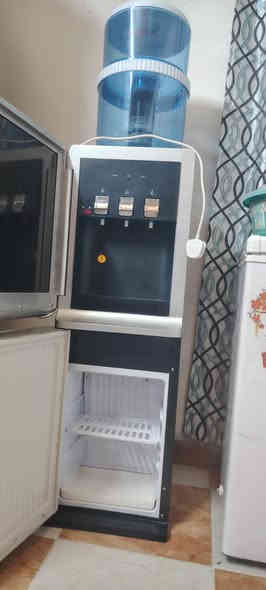 السلام عليكم براد نظيف للبيع سعر 80 وبي مجال بسيط ***********
