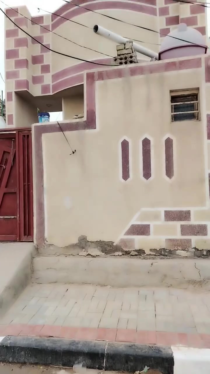 دار للبيع العنوان كربلاء حي العسكري قطاع ١٦ السعر خاص او الاتصال عل رقم ***********
