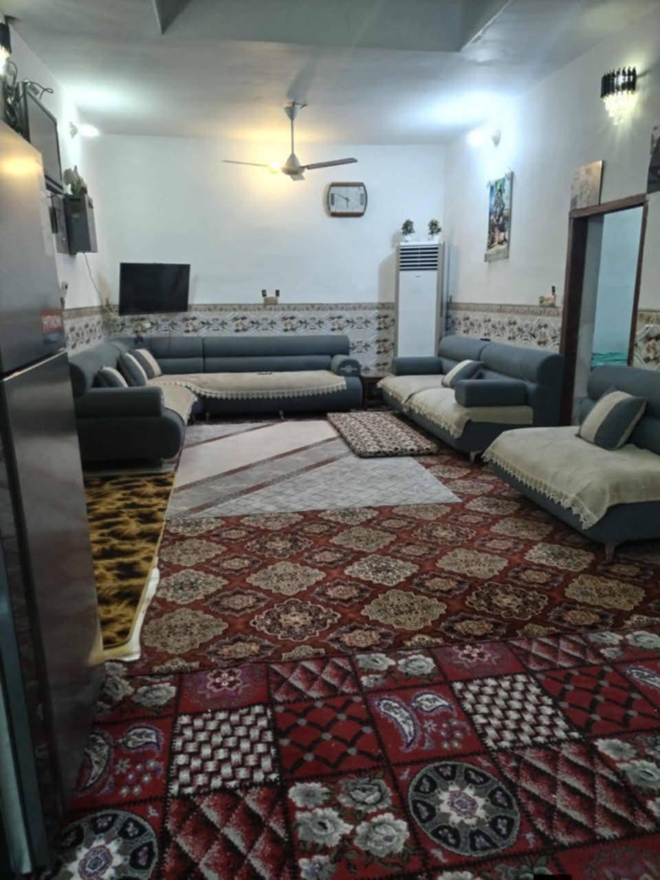 ياالله على بركة الله دار ركن زراعي للبيع المساحة ١٧٢متر. البناء طابوق في حي الامير خلف معرض الاسدي يحتوي البيت على غرفتين نوم 4×4 منور  بين الغرفتين متر و٤٠ في ٤ متر طول 
 صاله  مفتوحه ١٠ ×4استقبال 5×4مطبخ ٣ ونص ×٤
بيتونه ١٠ ×٤الواجهة سيراميك السطح شتايكر وفلين عازل للحرارةوصحيات خارجيه وداخليه ***********
