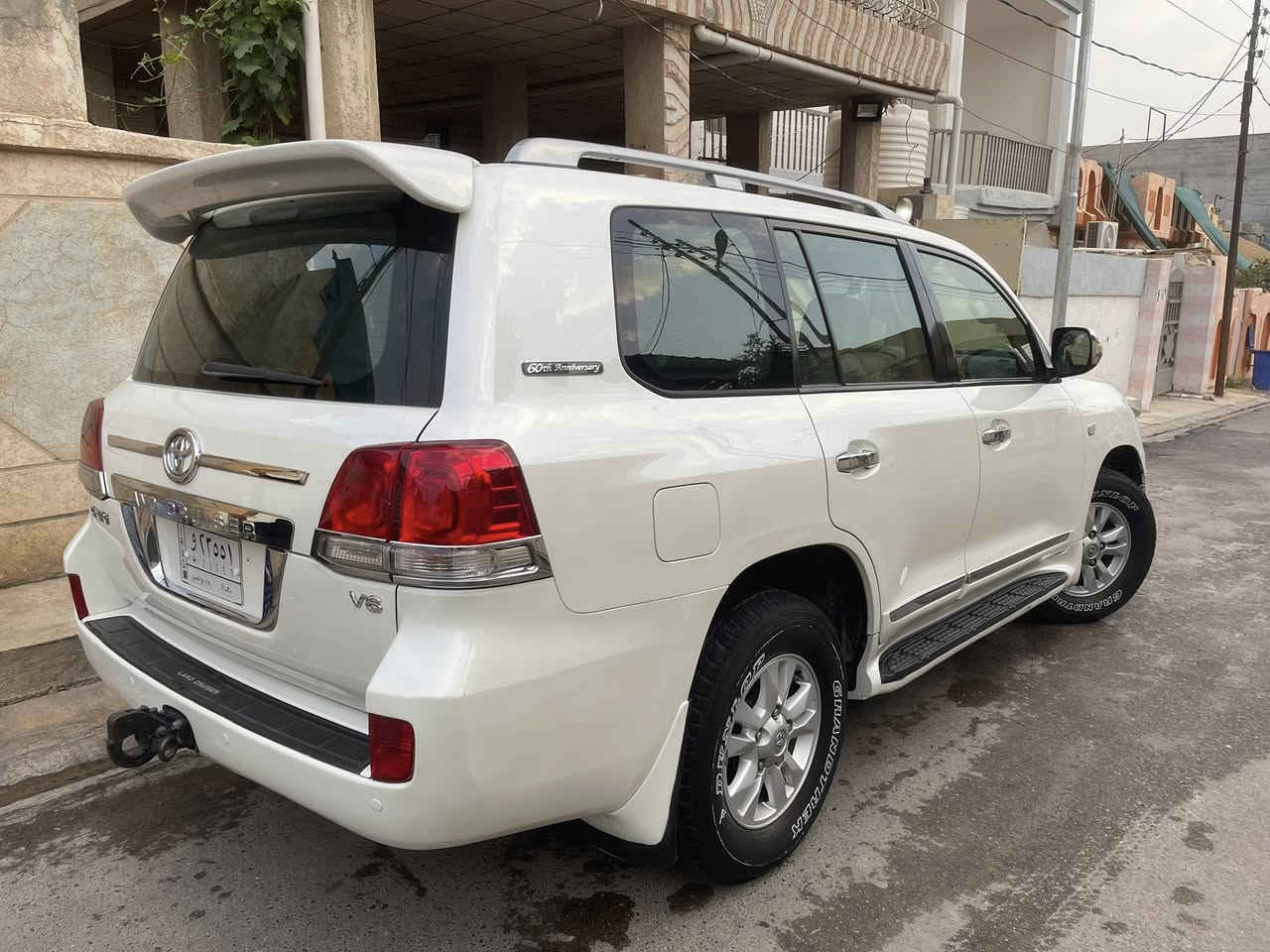 سلام عليكم لاندكروز مديل 2011 بشهر 12  ستينيه مكفوله من الضربه والصبغ خليجي محرك 6سلندر بسمي السياره شرط التحويل للاستفسار واتساب*********** 
للاتصال *********** السعر 340
