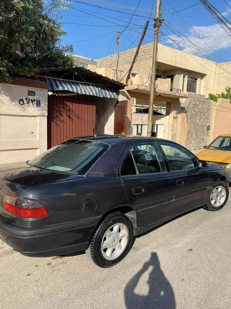 موديل 1996
اربعه جام كهرب اوتو 
اربع ويل كب 
برده خلفيه
السياره باسمي 
سنويه جديده 
مصبوغه عام بدون معجون او حادث بس بخ 
كهربائيات كلها شغاله مبدل جامع اماميه وبور ستيرن وباتري جديد 
تبريد عدطل بس اصلها تبريد 
مكاني موصل حي الرفاق 
سعرها 40 وبيه مجال 
***********
