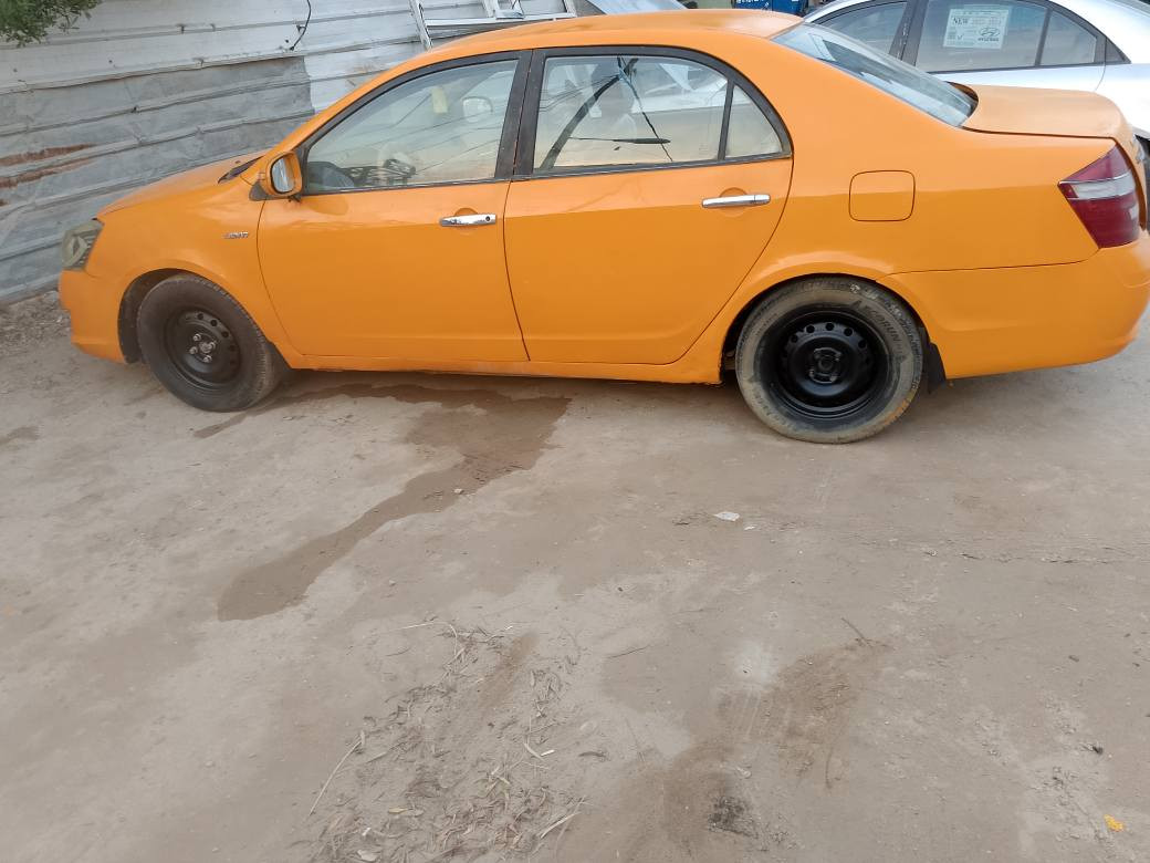 جيلي موبل 2013رقم بغداد. هيه مصفره تحويل مباشر مصبوغه عام ***********السعر35وبيه مجال كربلاء, العراق
