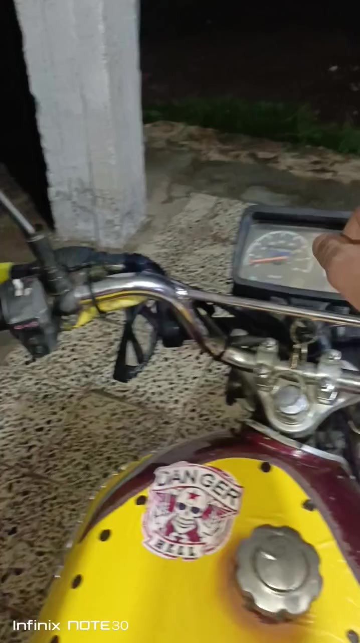 سلام عليكم دراجة سولنك للبيع م 23 اوراق اصوليه  نضافه ومحرك خير من الله مكينه مكفوله نكره سلف لاكن دراجة نواقص بيه بصيطه عنبار بريك امامي واير عداد سرعه  ومال دبل اشاره دكمه مكسوره  سعر ٥٢٥وبيه مجال مكاني الخالص سعدية الشط *********** فيس ممتواجد
