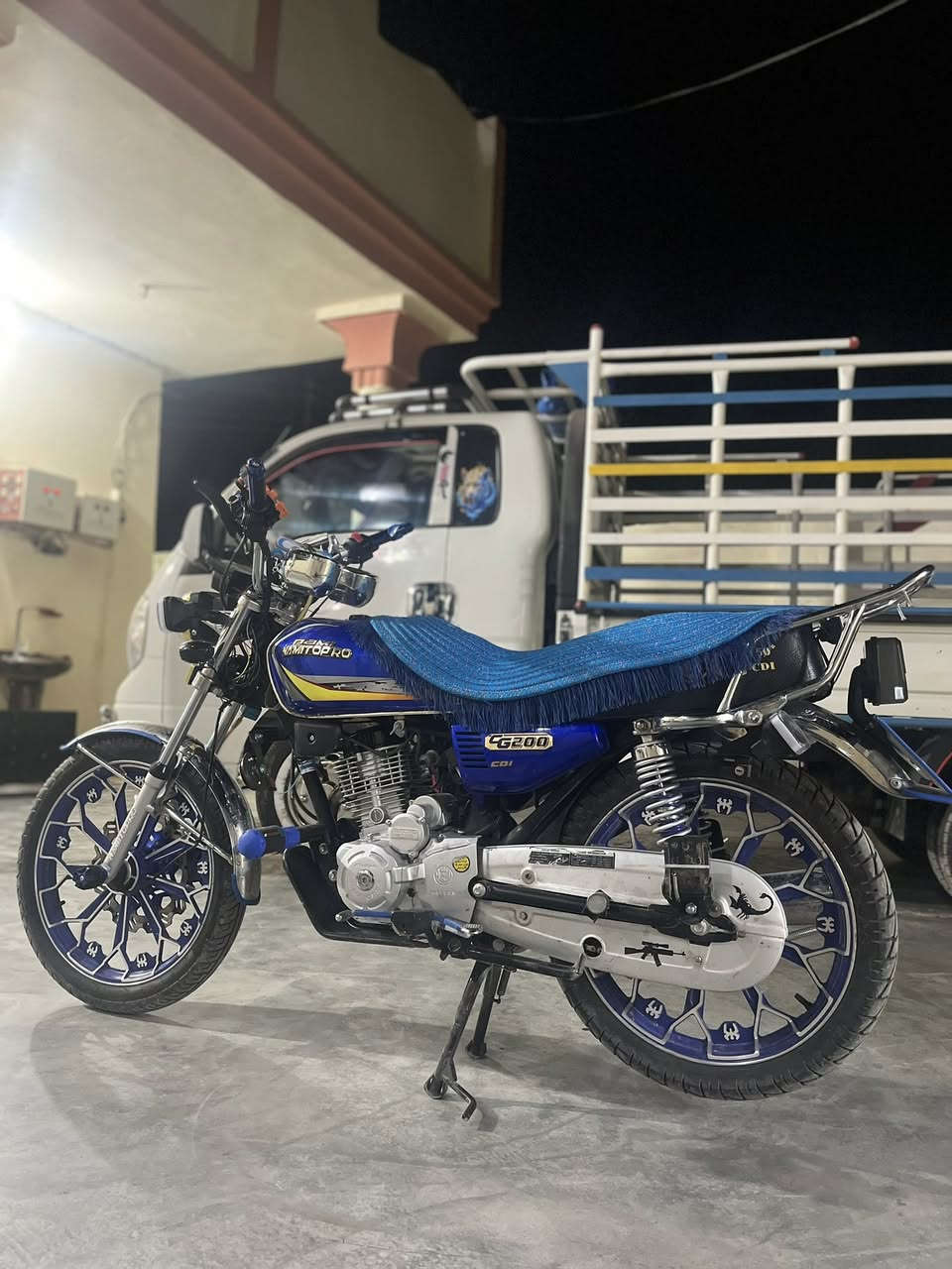 السلام عليكم دراجه للبيع نامه برو توبرو ٢٥محرك ٢٠٠مجنبزه فول شلعه ومعدل فول وياله فول تايرات مال شركه بعدها جديده أخت الزيرو السعر خاص للاستفسار ***********عنوان سد حمرين
