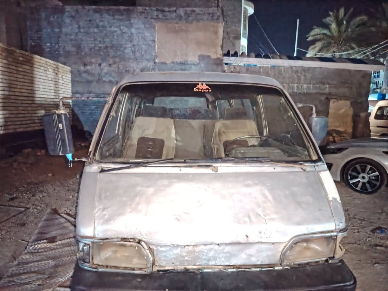 سلام عليكم سياره كيا بستا موديل 93
سياره شغاله كبل لشارع 
سنويه عضم عاج رقم  الالماني
***********
