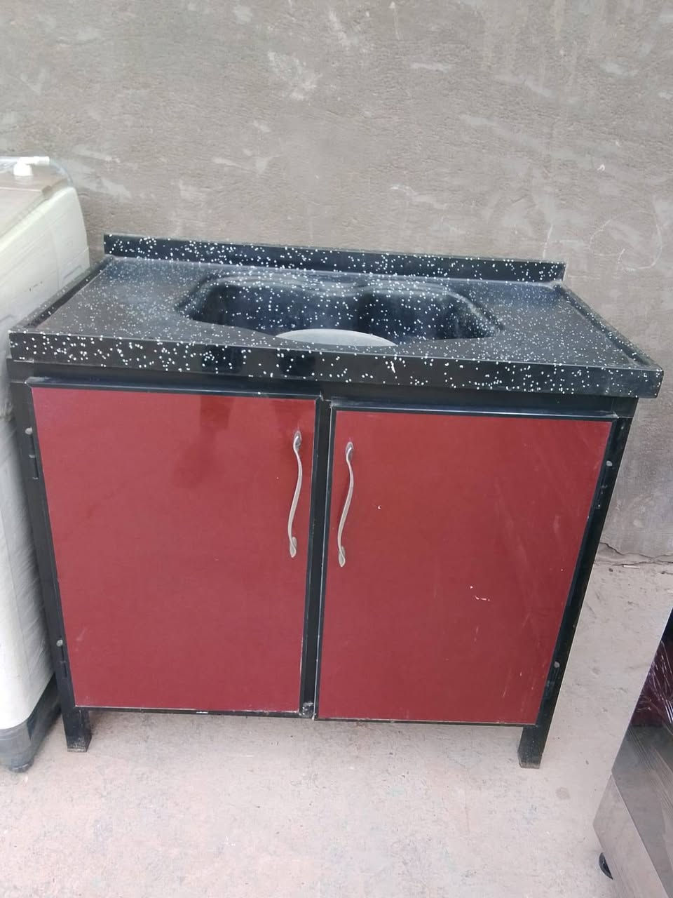 ميز طعام سعره 75 براد سعره 60 مجمده نضيفه سعره 120 ثلاجه سعره 130
شاشه حجم 32 سعره 50 سنك مرمر اصلي سعره 80 
غساله 16 كيلو افيرتر هيتاشي سعره 250
طباخ نضيف جدا سعره 250 مكاني ابو غريب النصر و السلام واكو توصيل ع فحص بي واتساب ***********
