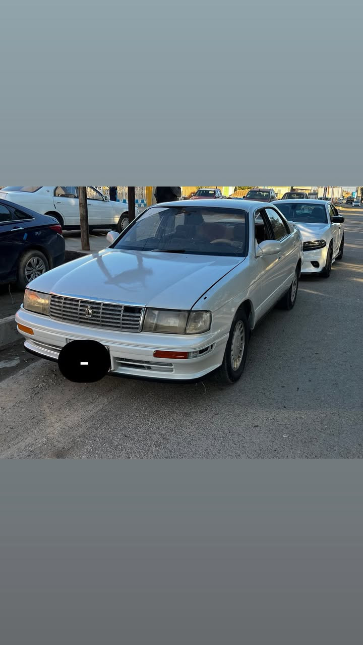 سياره كراون بطه موديل 93 مصبوغه عام تايرات جديده حداديه وصدر مكفول محرك3000مكفول گير و محرك اخوان السياره مكفوله من الضربه والگصه والعيب الشرعي شرط التحويل 
السياره سعرها 47 وبيها مجال حگ الجيه 
اليحب يستفسر اكثر يتصل على هذا التليفون وبيه خير ويدلل
***********
