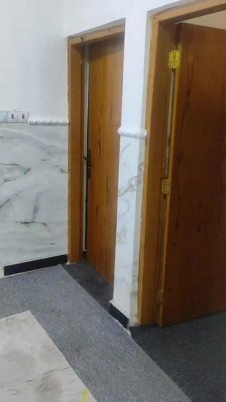 بيت زراعي اصولي وانة صاحب البيت مكان ابو الخصيب ابو كوصرة المساحة الكلية 100 متر  مربع يحتوي على غرفتين وصاله ومطبخ وحمام داخلي وخارجي وديوان سقف كونكريت سقوف ثانوية منطقة هدوء بشكل والجيران كلهم موظفين شارع عرظة 10 أمتار مكان كلش قريب ثاني بيت عن التبليط متوفرة جميع الخدمات ماء كهرباء نت مدارس حكومية واهلية كلها قريبة السعر 55 وبي مجال بيع مستعجل أنة صاحب البيت وهاذ رقمي للتواصل بي وتساب ***********
