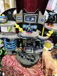 بيت باتمان حجم كبير _🦇🕸️بيت باتمان حجم صغير الحجز او الاستفسار راسلونا...