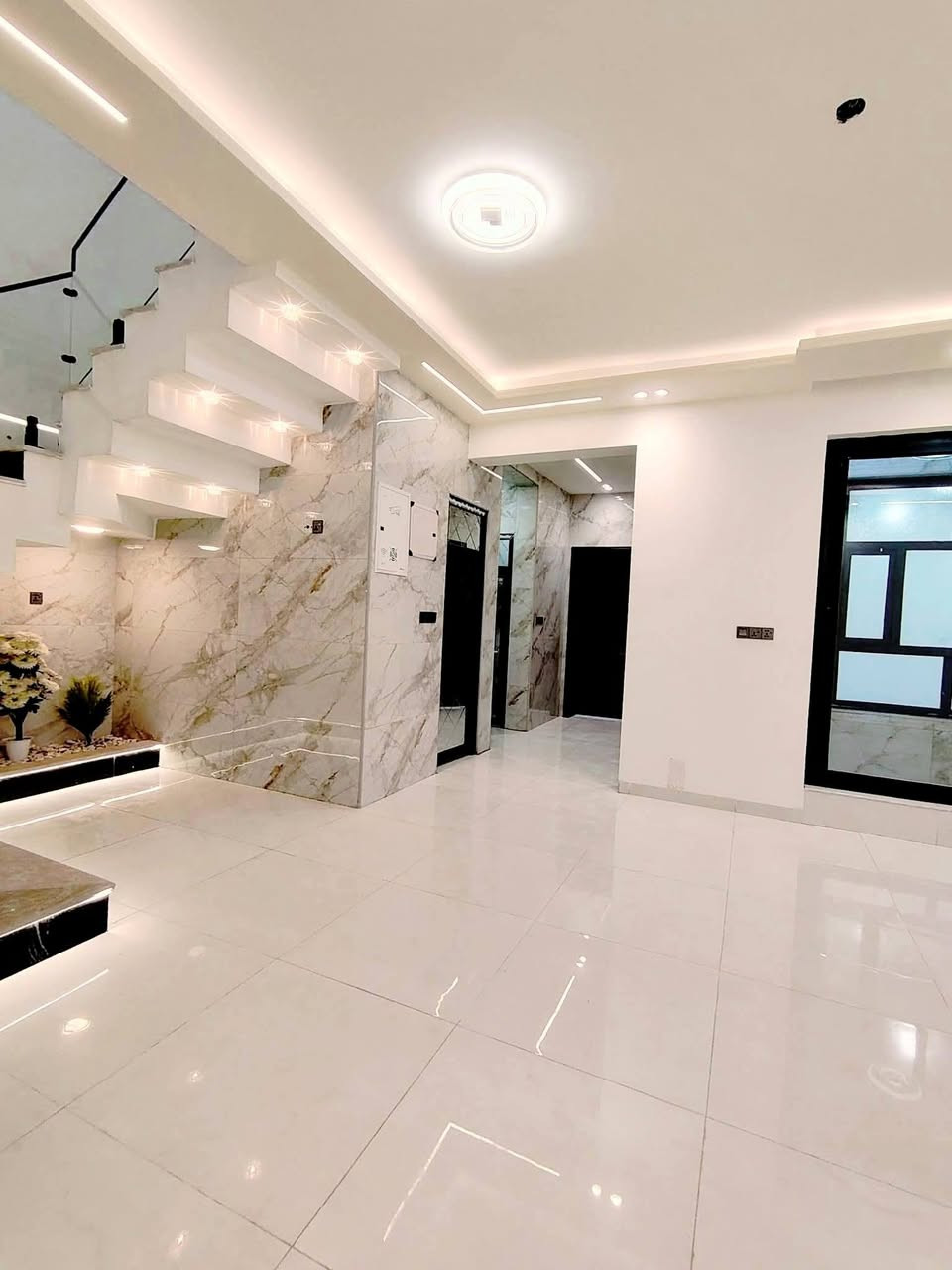 دار للبيع طابو زراعي سند تحويل 25
الموقع حله نادر الاولى حي الزيتون
المساحة 191م²(8.5×23.5)
التفاصيل طابقين 
الطابق الاول غرفتين استقبال كليدور مطبخ مجمع صحيات وحمام مناور عدد 2 كراج سياره
الطابق الثاني 2غرف نوم كليدور مجمع صحيات
بناء حديت 2025
بناء درجة اولى 
السعر وباقي التفاصيل  
اتصل بالارقام التاليه 
***********
***********
موقع المكتب حله نادر الاولى الشارع الرئيسي مقابيل دائره اتصالات بابل 
مكتب علي السلطاني للعقار
3
