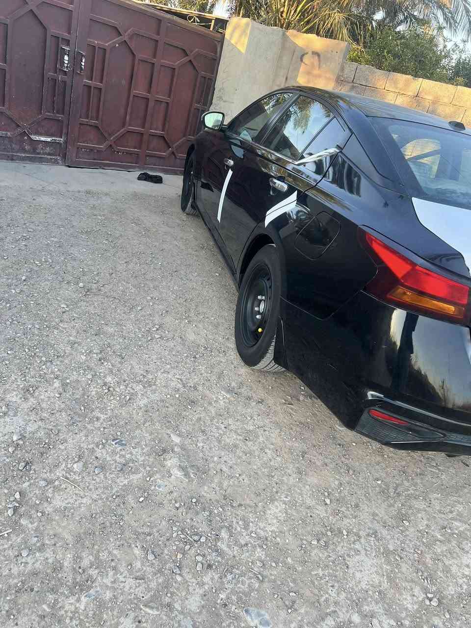 سلام عليكم نيسان والتيما مديل19ضرر جملغ وبنيد بدون دواخل وبيها بارد بل قماره شويه السعر 130 وبيها مجال  مكانها ديالى دلي عباس***********
