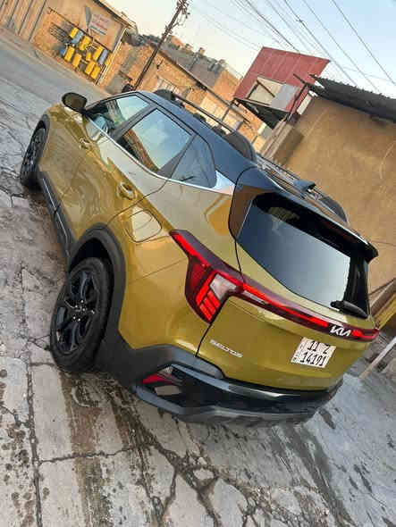 كيا سيلتوس موديل 2024 فئة SX فول مواصفات عدا الفتحه  السياره  رقم  بغداد بسمي  حجم المحرك 1600تيربوو
مواصفات :_
1.شاشه اندرويد 
2.تحكم ستيرن فول
3.كامرا دوارة
4.نظام كير سبورت
5.ويل كب 
6.كشافات
7. لايتات لد
8.نظام ايكو
9.نظام تزحلق
10. رادار امامي
11.رادارات جانبيه
12. شاحن وايرليس 
13.نظام اوتو ستوب عند الرجوع
14.تدفئه  بالكشنات
15.بصمة
16. نظام إطفاء المحرك عندالوقوف 
17.اناره محيطه بالدشبول والبيبان متغيره مع صوت المسجل 

المسافة المقطوعة 10 ألف  حادث قطعتين فقط السعر 155  مكاني بغداد ***********
